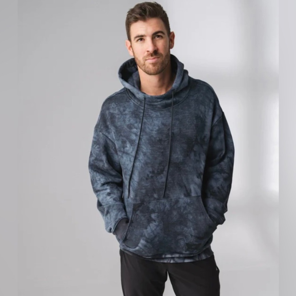 Vitality — The Verse Hood // Size: L // Color: Smoke